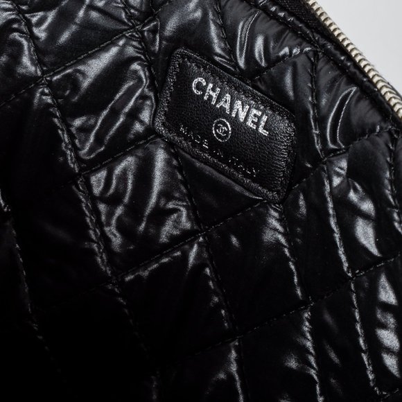 Chanel Quilted Black Patent Leather Large O Case - Picture 9 of 11